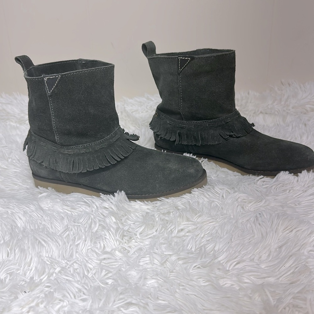 Coolway Womens Ankle Boots Size 39 US 8  Sage Green Suede Fringe